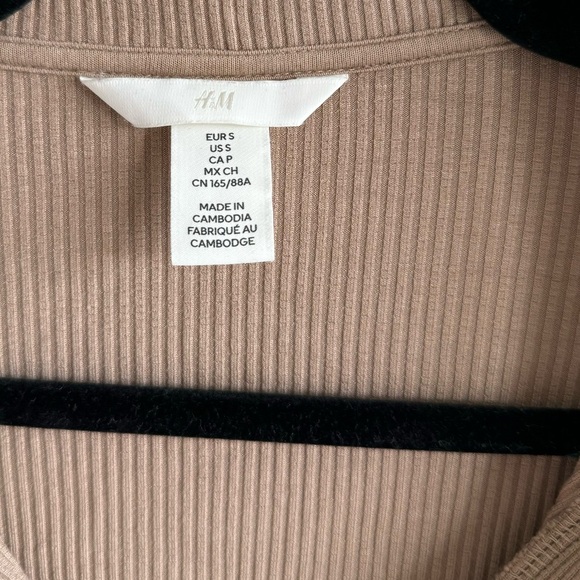 H&M Tan Ribbed V-Neck Long Sleeve Top Small - Picture 3 of 4